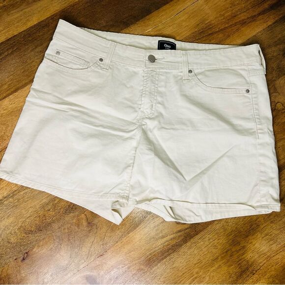 GAP Pants - GAP Women's Cream Shorts Size 10 Casual